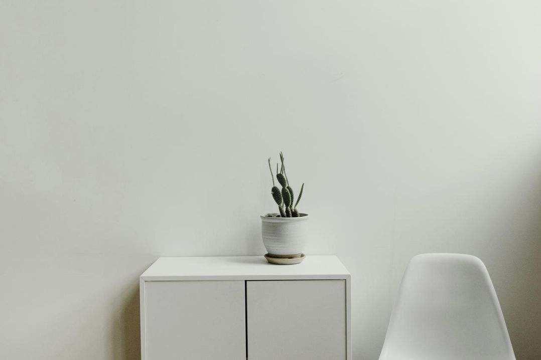 Sit-stand desk shared workstation